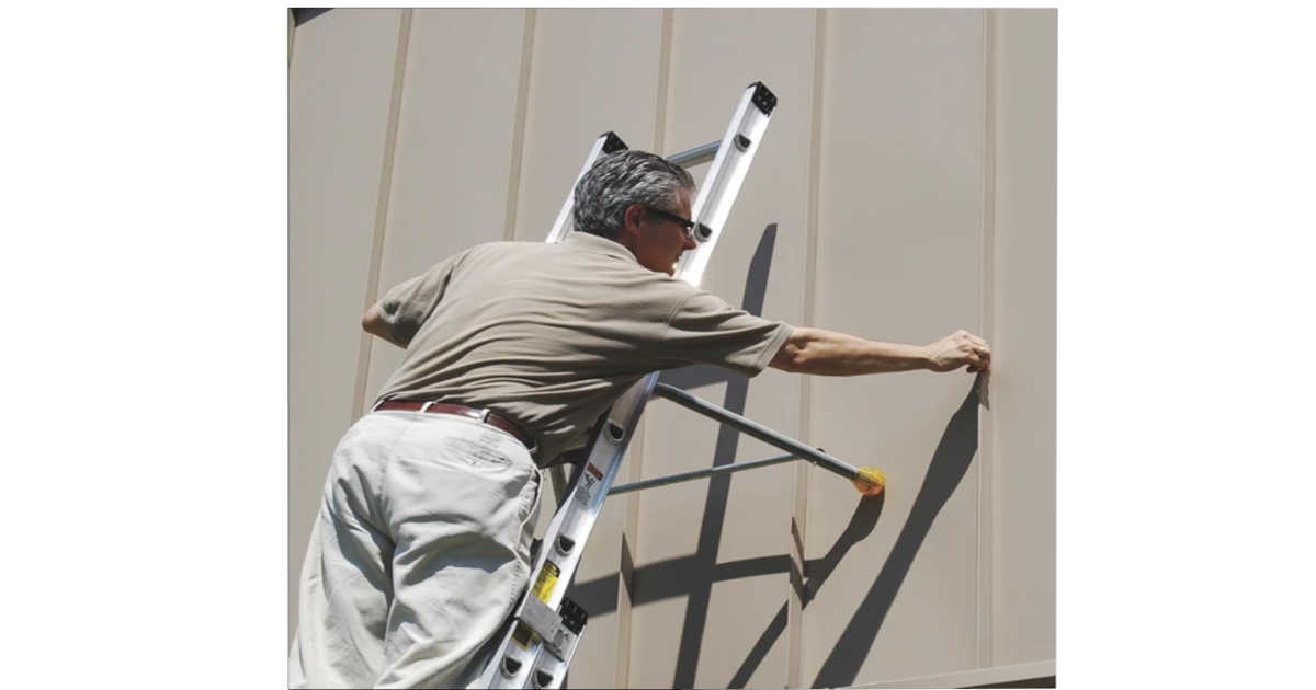 Using a ladder stabilizer
